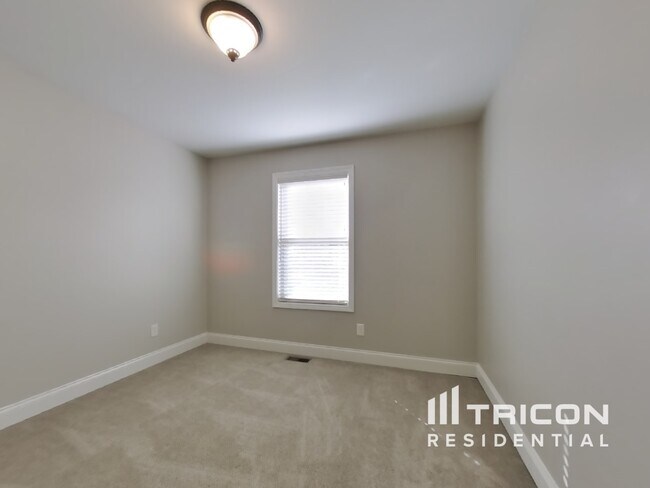 Building Photo - 8978 Western Pines Dr