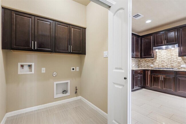 Building Photo - 7324 Bandera Ranch Trail