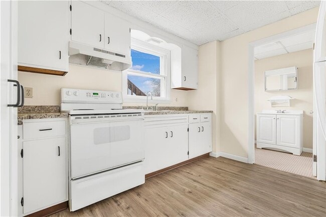 Building Photo - 3421 Pawtucket Ave