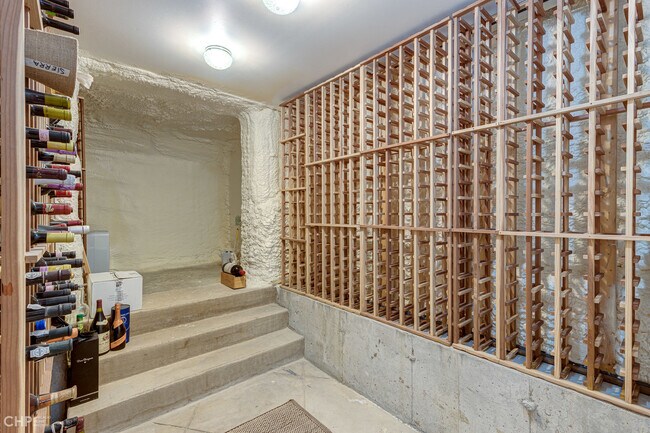 Building Photo - 2663 N Marshfield Ave