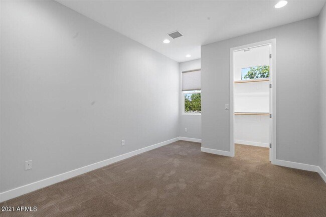 Building Photo - 1214 W 5th St