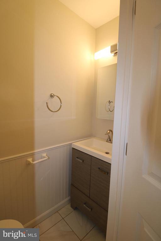 Building Photo - 32 Pin Oak Ln