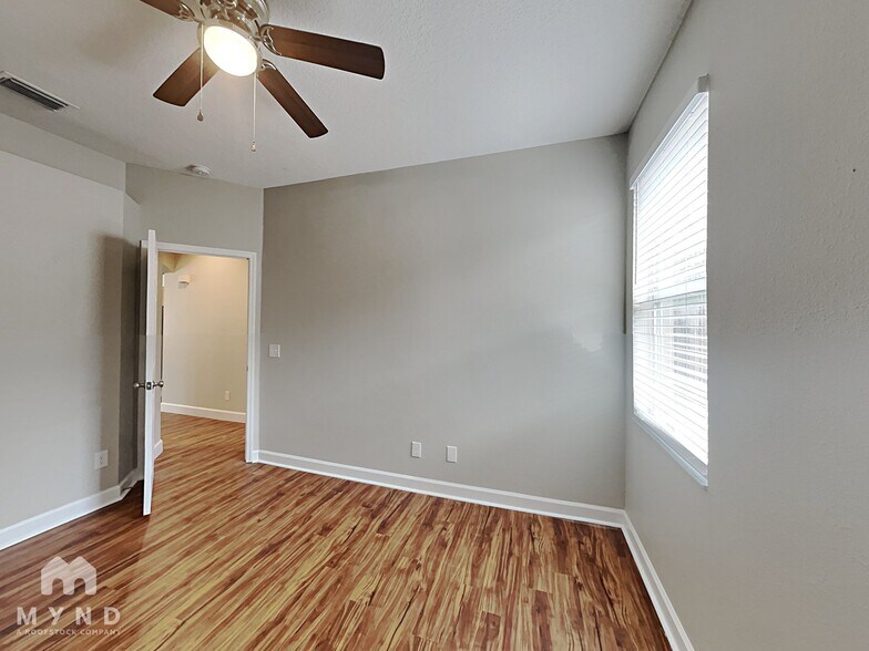 Building Photo - 1625 Wakefield Dr