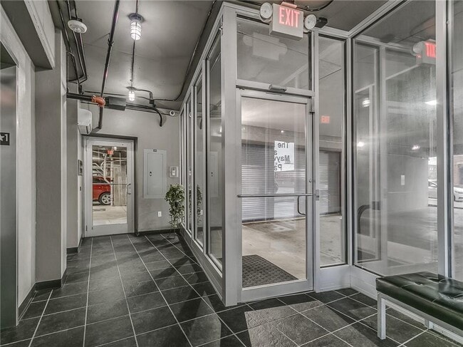 Building Photo - 1 NE 2nd St