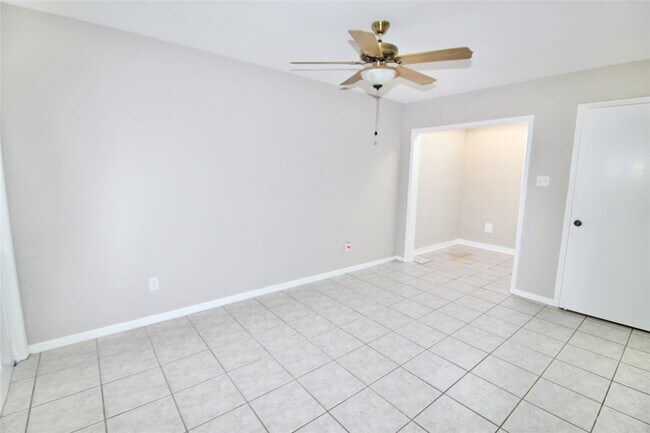 Building Photo - 2 River Creek Way