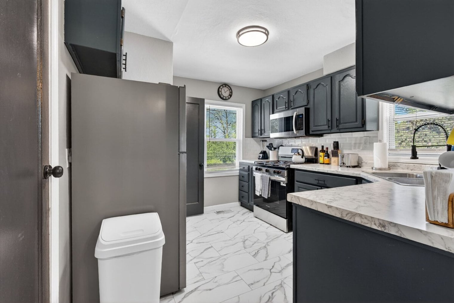 Building Photo - 8821 Kendale Dr