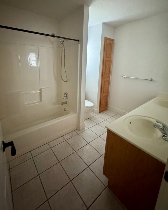 Building Photo - 5213 S 60th Pl