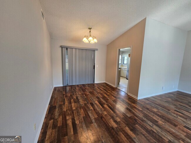 Building Photo - 425 Sunnyside Dr