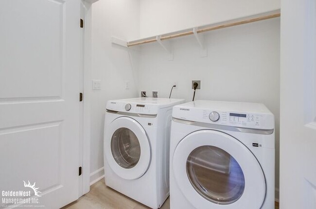 Building Photo - Brand New Build 3Bdm 2.5Ba Home in the Hil...