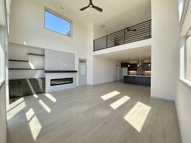 Building Photo - Stunning Southridge Rental with RV Garage & Luxury Finishes!