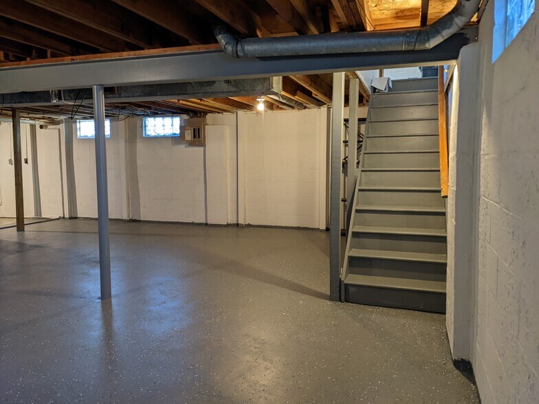 Building Photo - 2631 Kingston Ave