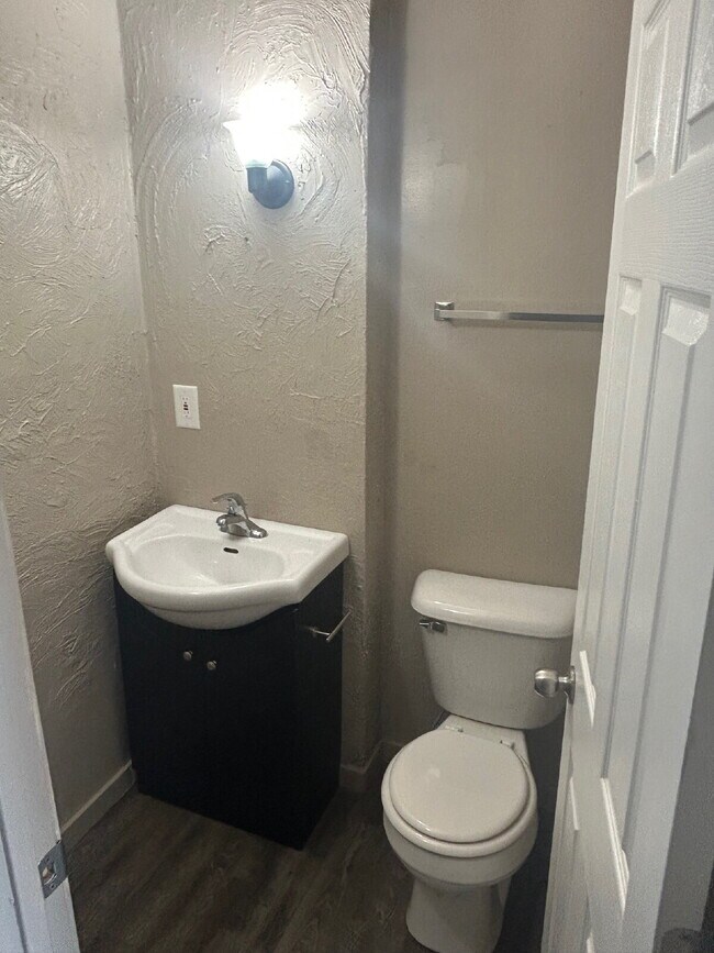 Building Photo - Large three bedroom condo for rent.