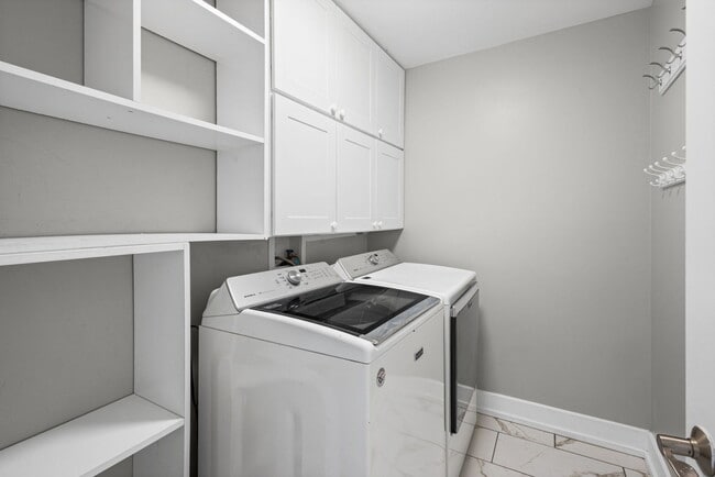 Building Photo - 5117 Woodmere Ct