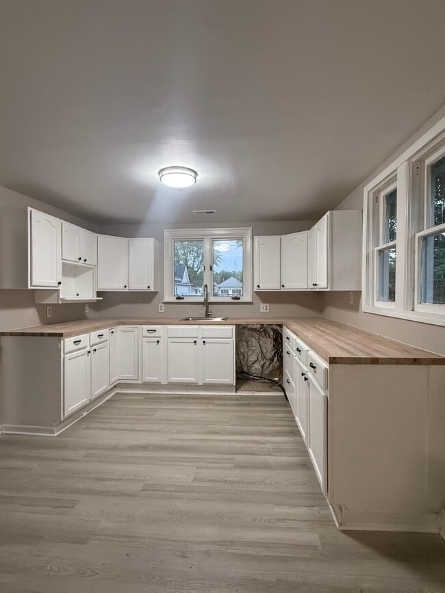 Building Photo - 720 S Apperson Way