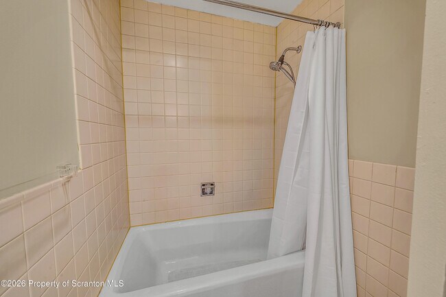 Building Photo - 550 Clay Ave