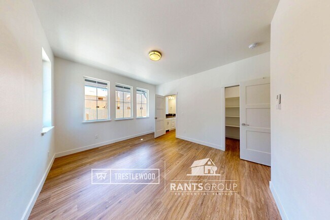 Building Photo - Brand New! Modern Home in Trestlewood – Wh...