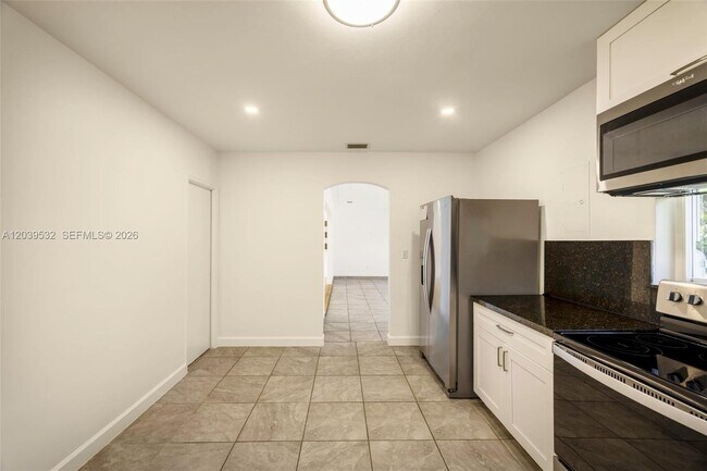 Building Photo - 7840 SW 71st Ave