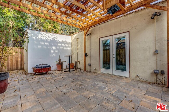 Building Photo - 329 N McCadden Pl
