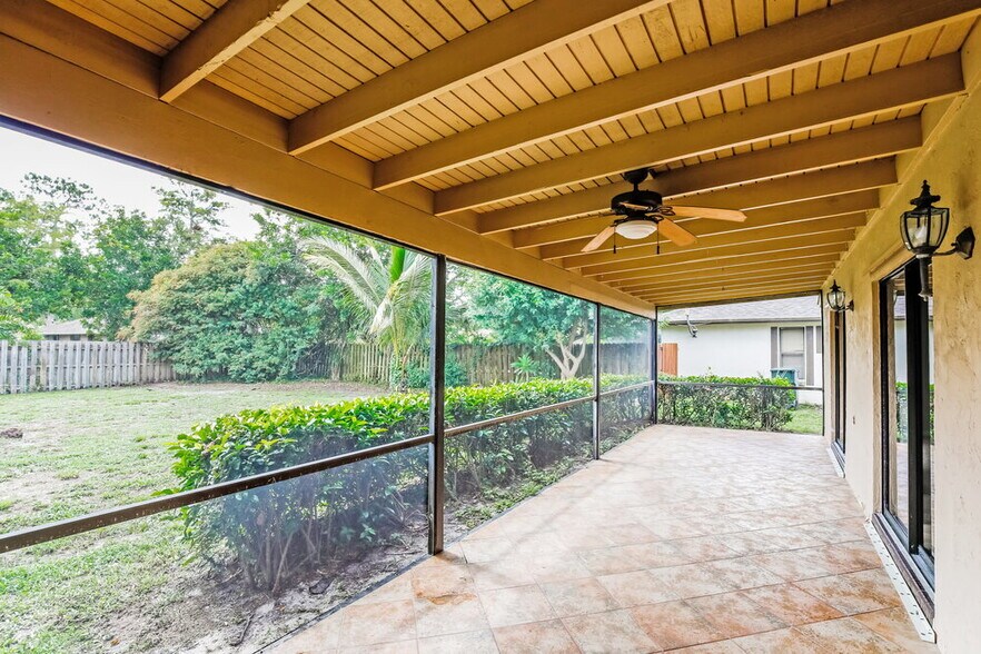 Building Photo - 518 Azure Ave