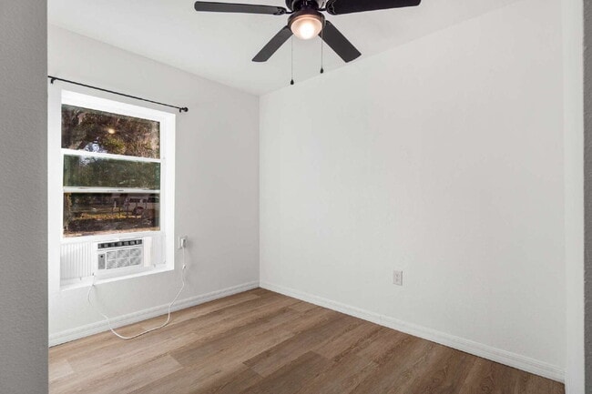 Building Photo - Spacious and Affordable 2BR, 1BA Available now in SE!