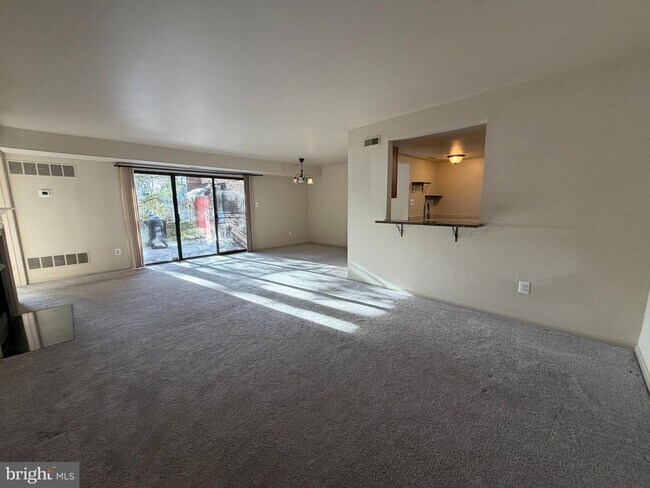 Building Photo - 1303 Mountainview Dr