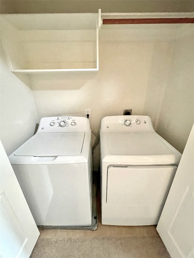 Building Photo - 207 N Burberry Park Cir