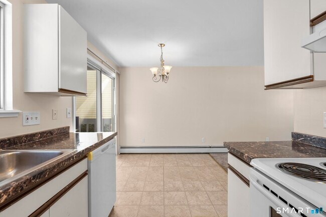 Building Photo - 35 Woodlawn Ave