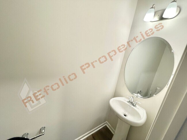 Building Photo - 924 Arlington Wood St