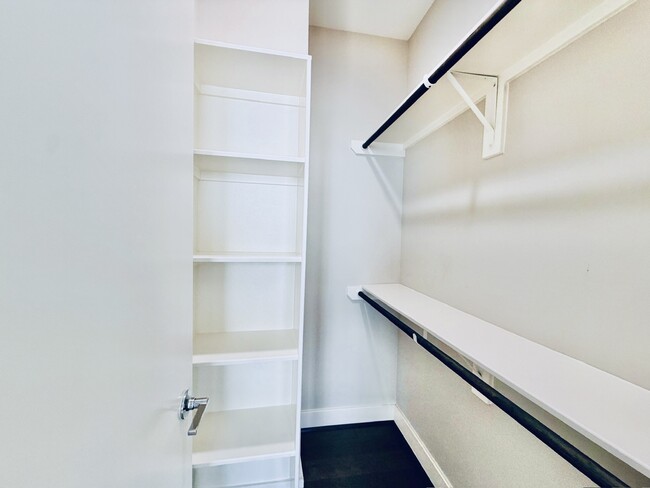 Building Photo - 2632 Bastrop St