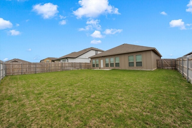 Building Photo - 7445 Gdn Gln Dr