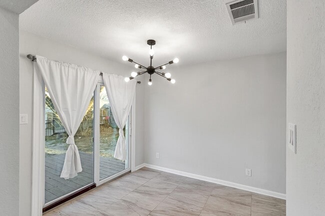 Building Photo - 246 Pinyon Ln