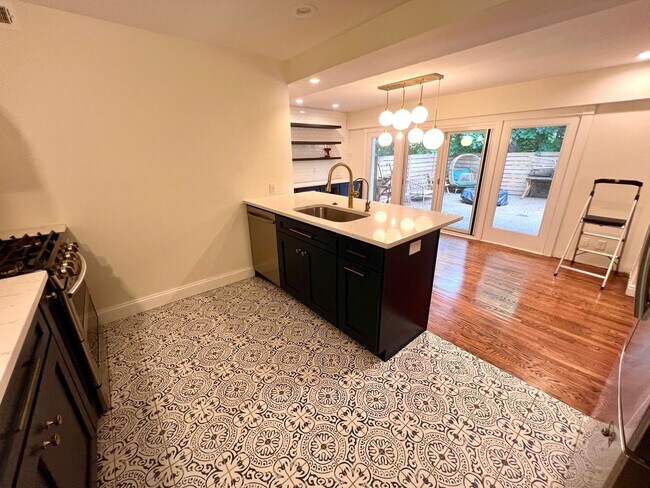 Building Photo - Pittsburgh - 3 Bedroom 1.5 Bathroom - Upda...