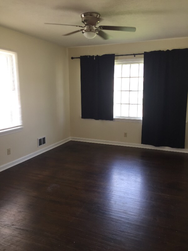 Building Photo - 1400 Sale Ave