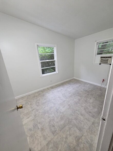 Building Photo - 2176 Lamore Dr