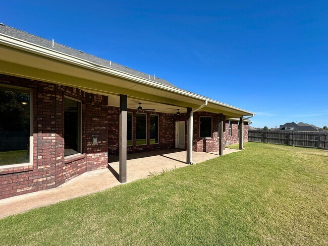 Building Photo - Rent Reduction!! 2 story, 5-bedroom 3 bath home in Wyatt Acres