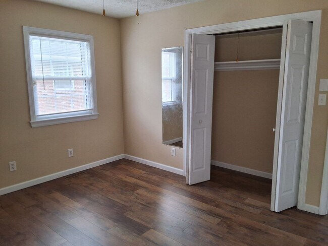 Building Photo - Beautiful Cozy 3 Bed, 2 Bath House located in the heart of Elizabethtown