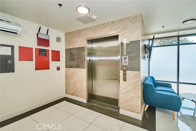 Building Photo - 820 S Wilton Pl