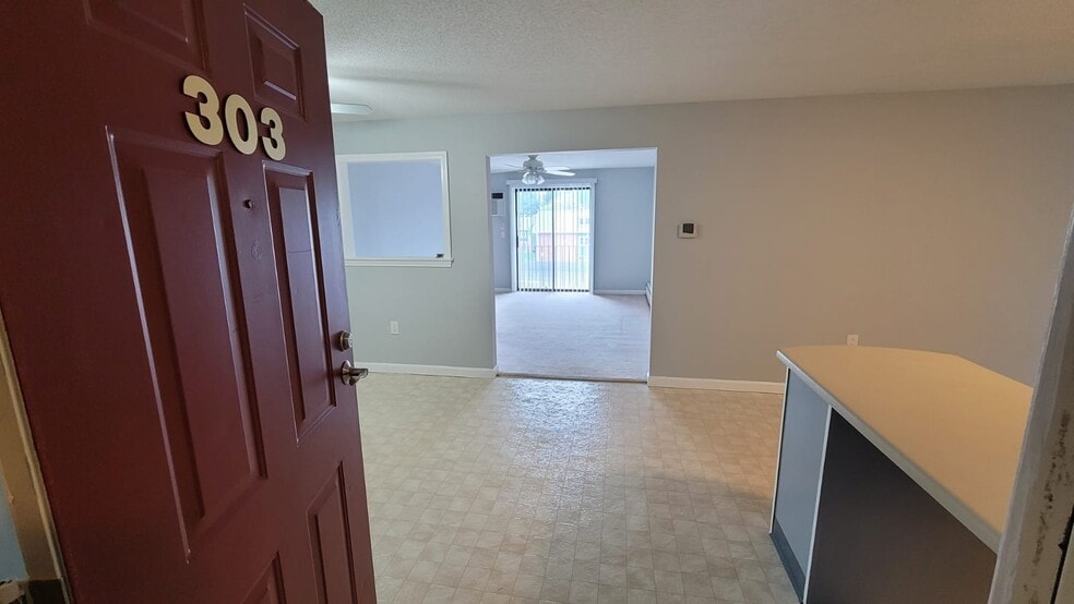 Building Photo - 2 New Haven Dr