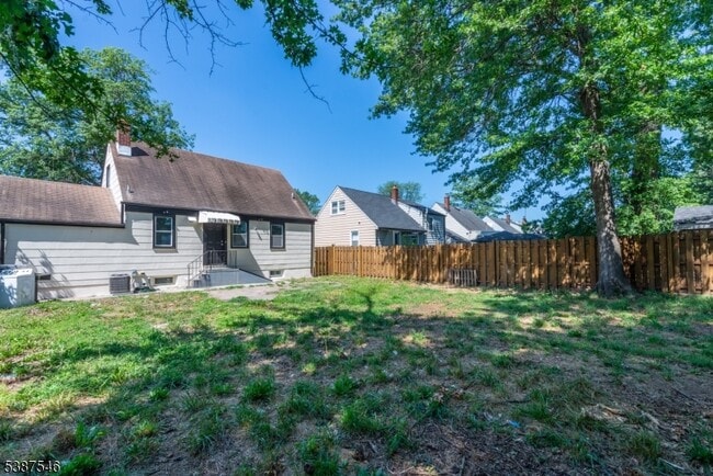Building Photo - 2407 Dorchester Rd