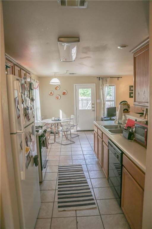 Building Photo - 1708 E 17th St