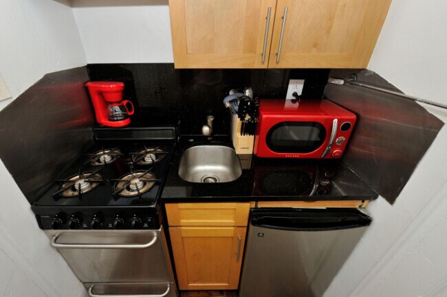 Building Photo - 120 E 40th St