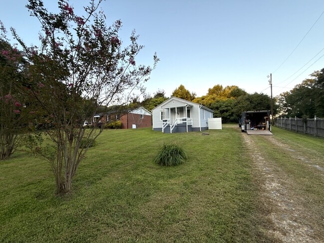 Primary Photo - 5208 Summit Ave