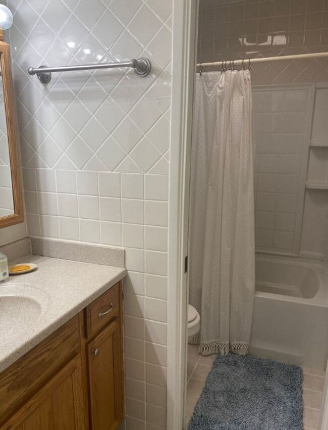 Building Photo - Fully Furnished 2 bedroom