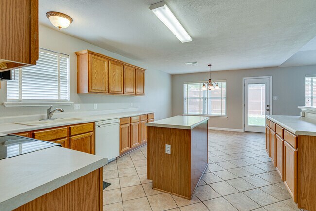 Building Photo - 6718 Valley Branch Dr