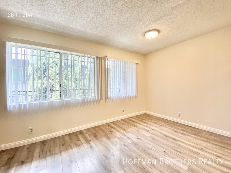 Building Photo - 815 Centinela Ave