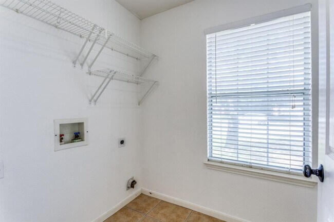 Building Photo - 648 Columbine Ave