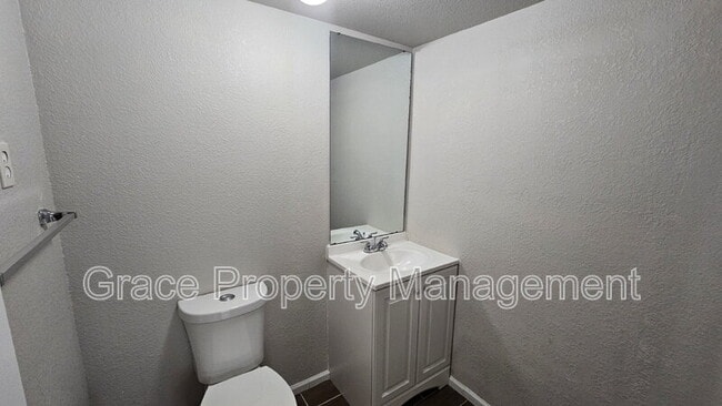 Building Photo - 325 W 116th Ave
