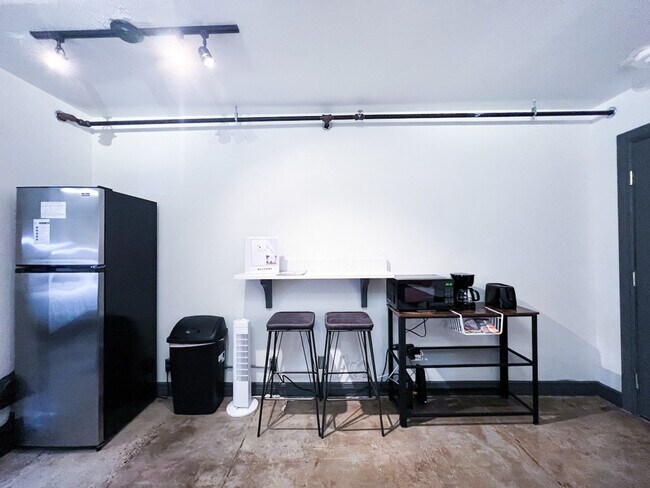 Building Photo - 201 S Chaparral St