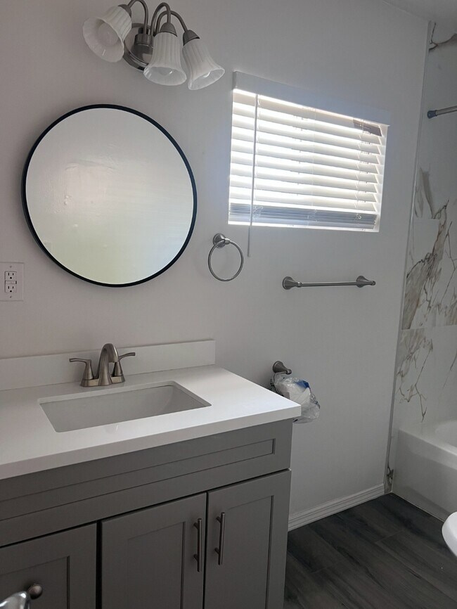 Building Photo - 2706 Glendale Blvd