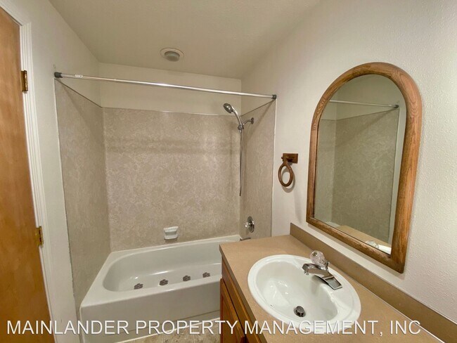 Building Photo - 5961-6963 SW Childs Rd